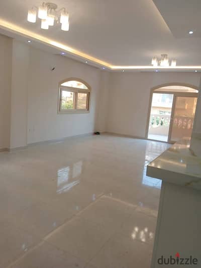  **شقة مميزة للإيجار | فيلات الياسمين – التجمع الأول **  **أول سكن | أول استخدام**   فرصة مميزة لشقة راقية وواسعة في موقع متميز داخل فيلات الياس