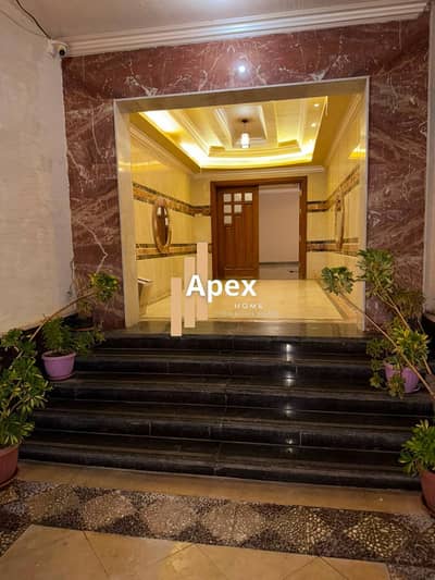 Apartment for sale, 210m, 6th District, elevated ground floor, 2 streets from El-Sherbiny Mosque. A perfect home opportunity! 3 bedrooms, 3 baths, ult