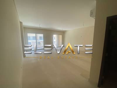 Apartment 3 rooms including air conditioning and kitchen without appliances for rent compound Avenue