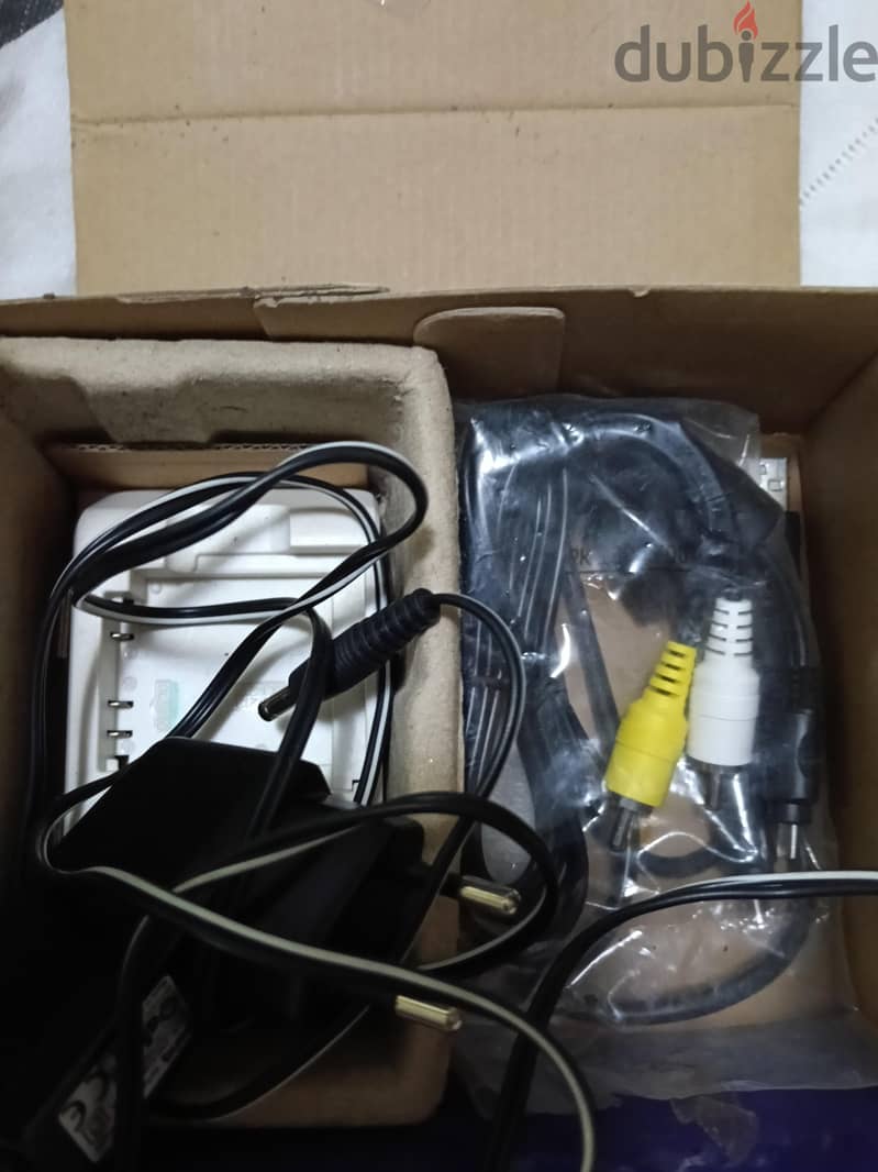 BenQ DC E1280 digital camera 1