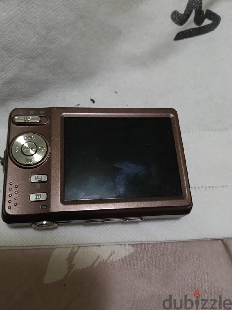 BenQ DC E1280 digital camera 2