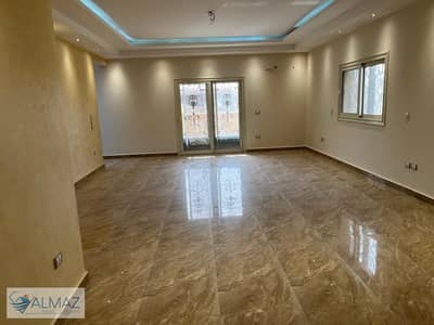 Empty rooftop apartment, 350 sq m, super deluxe finishing, for rent in Al Yasmin 8 Villas, First Settlement, next to Petrosport Club.