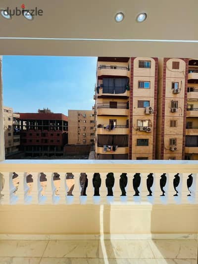 شقه واجهه وسط 140 متر البوابه الثانيه القديمه منطقه ( هه )