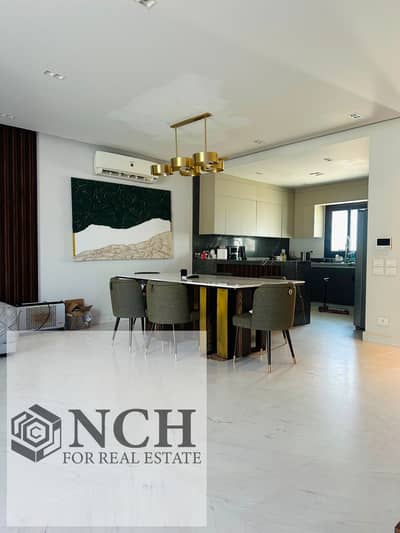 # تاون هاوس مفروش بالكامل للإيجار في Hyde Park  للإيجار تاون هاوس مميز داخل **Hyde Park New Cairo**، أحد أرقى الكمبوندات السكنية في القاهرة الجديدة، و