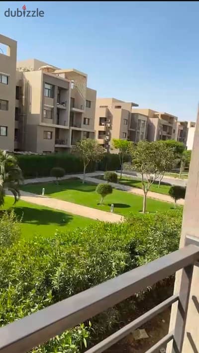 شقة 172 م ايجار فى كمبوند فيفث سكوير موقع مميز تشطيب سوبر لوكس الايجار بالمطبخ والتكييفات