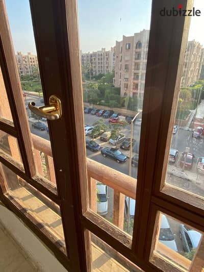 متاح للبيعفي مدينة الرحاب في المرحله الخامسه مساحة ١٢٧ متر طابق رابع يوجد اسانسير