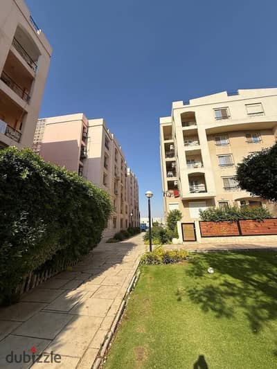 Furnished apartment for rent in Al Rehab, near the old market and services. Some finishing work needed. 160 square meters.