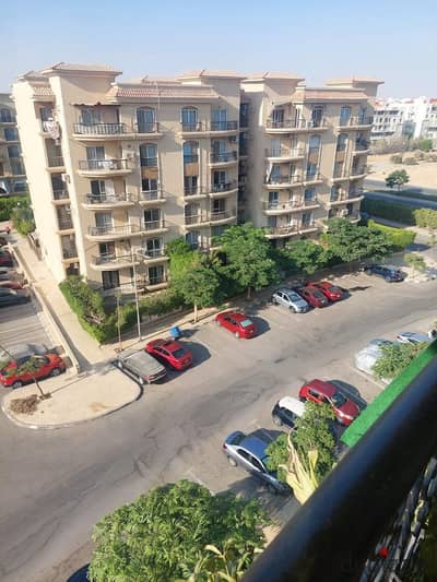 متاح من اول شهر ٨   للايجار  في مدينة الرحاب شقه مميزه   مساحة ١٦٢ متر طابق خامس  اخير يوجد في العماره اسانسير