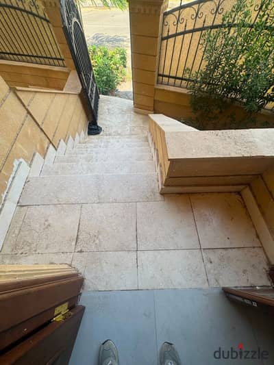 A 150-square-meter ground-floor apartment with a small garden is available for rent (New Law contract) in the Al-Yasmeen 4 area of ​​First Settlement.