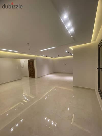 Apartment for sale in Al Rehab, with special finishes, overlooking a large garden.
