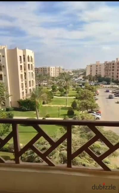 شقه90متر للبيع في الرحاب المرحله الخامسه دور اول تشطيبات كلاسيكيه فيوا وايد جاردن بشكل معماري متميز عشر دقاق من الخدمات