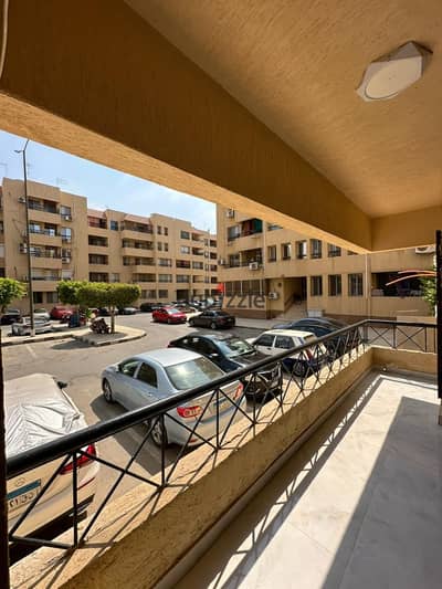 Furnished studio apartment for rent in Al Rehab, Phase 3, ground floor, no special finishing, high-end and modern furnishings, close to services.