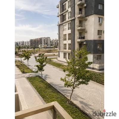 Resale of a spacious 130 sq m apartment directly from the owner at a special price. 3 bedrooms, fully finished, in Janna October.