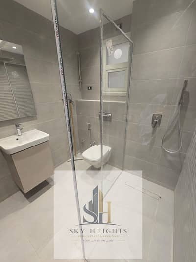Legal rental apartment available in Rehab City, prime location near all services, excellent view, fully customized finishes, at an attractive price.