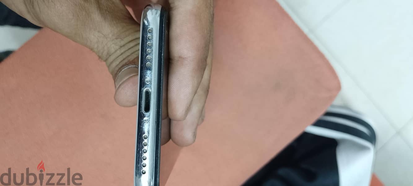 Apple - iPhone X 4