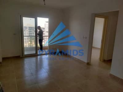 Apartment for Rent in Madinaty – B12  Available for rent: 74 sqm apartment in Madinaty B12, featuring a beautiful wide garden view