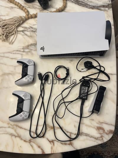 PS5 Fat Disc 825GB + 2 Original Controllers + Sony Charging Station
