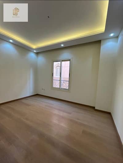 Apartment for sale in Al Tamrahna Villas in front of Al Marasem Compound, steps to Wadi Degla Club, Platinum Club, and the North and South Clubs, Mall Complex, and 90th Street
