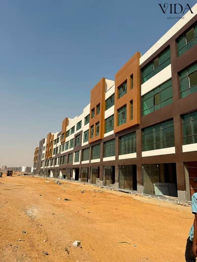 محل تجاري للبيع في STRIP MALL 1 – DEJOYA 1 | 70 م² + 22 م² Outdoor