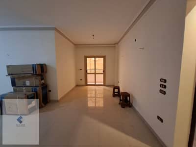 Apartment for rent in the Fifth Settlement, Third District, 140 m², 3 bedrooms, super lux finishing, elevator, garage, and storage room, prime location close to Arabella and Gamal Abdel Nasser Axis.