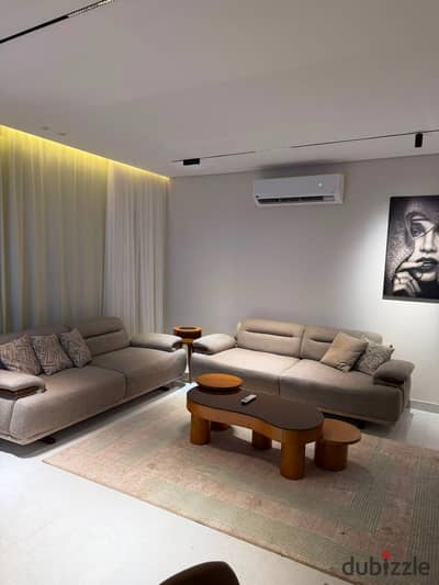 Duplex for daily rent at an incredible price: 245 sqm, featuring hotel-style furnishings and premium finishes. Ready for immediate occupancy at the lo