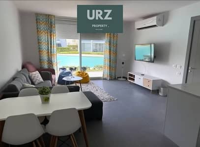 فرصة للاستثمار و السكن شالية متاح عليه خصم 30 % والباقي اقساط و Frist Row بتشطيب كامل مع التكيفات و المطبخ في الساحل الشمالي في راس الحكمة