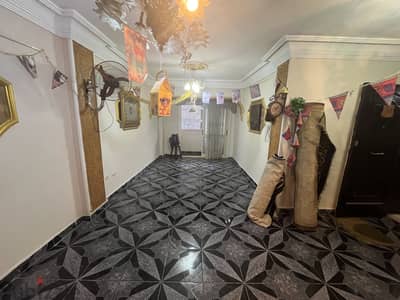 للبيع شقة عائلية ٤ غرف في جناكليس