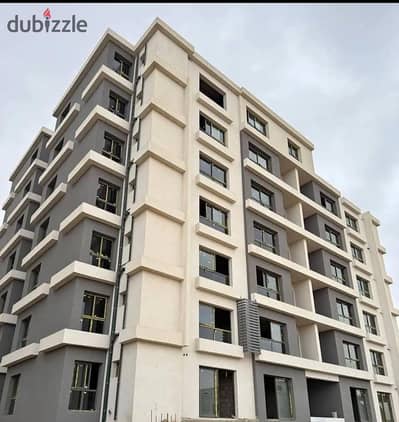 Immediate delivery ground-floor apartment with garden in a prime Fifth Settlement compound directly opposite Al Rehab. Bahary landscape view & cash
