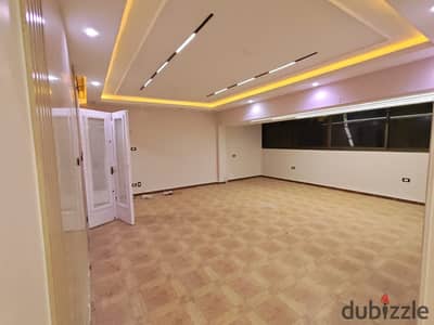 شقه للبيع في الحي المتميز عمارات الجهاز قريبه لجامعه مصر وم