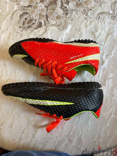 حذاء كرة قدم Nike لم يستخدم