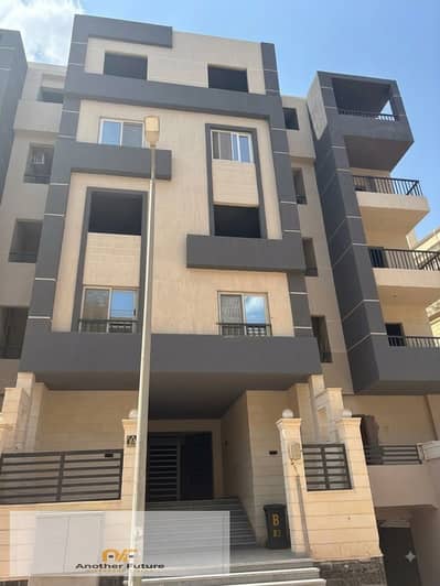 Penthouse for sale in the Cairo University Compound, directly on Waslet Dahshur Road in Sheikh Zayed, at a very attractive price.