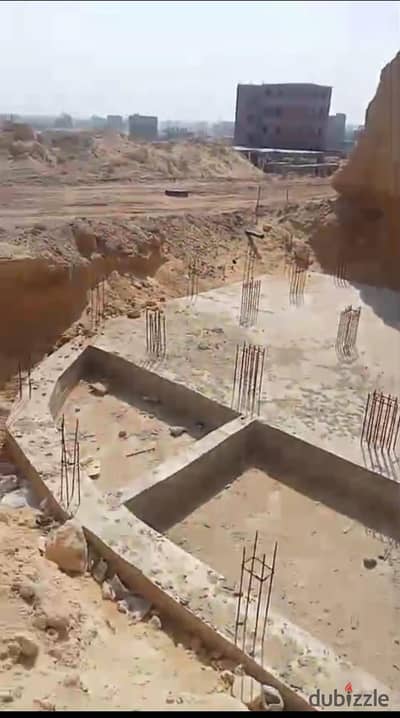 Plot of land for sale in the Eastern Extension of Badr City, next to Zahrat Al-Asima. It measures 296 square meters and occupies a prime corner locati