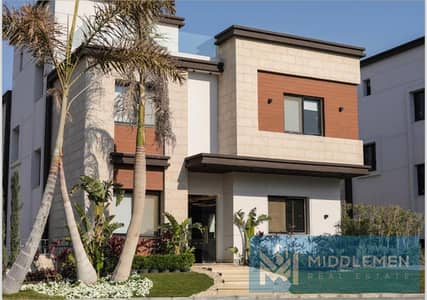 تاون هاوس واسع متشطب في قلب الجولدن سكوير - Azzar 2 New Cairo Golden Square