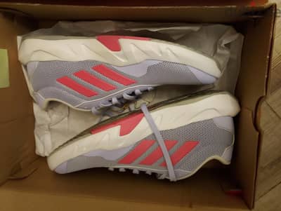 Adidas Ampolive versatile trainer. "42"