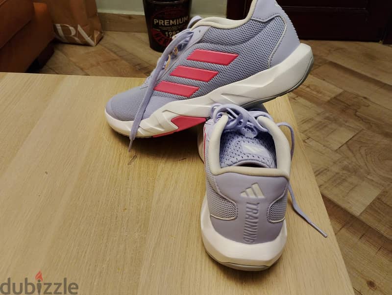 Adidas Ampolive versatile trainer. "42" 5