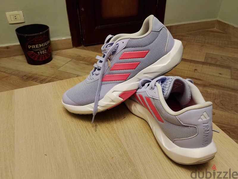 Adidas Ampolive versatile trainer. "42" 6