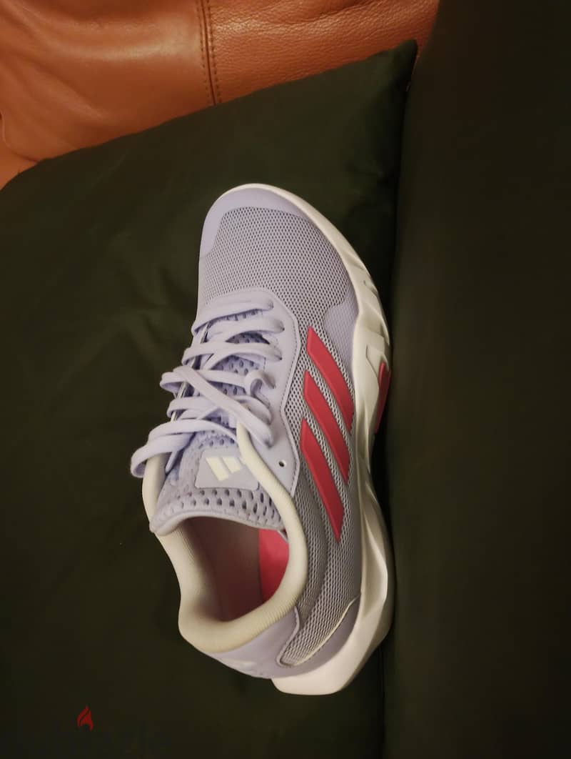 Adidas Ampolive versatile trainer. "42" 9