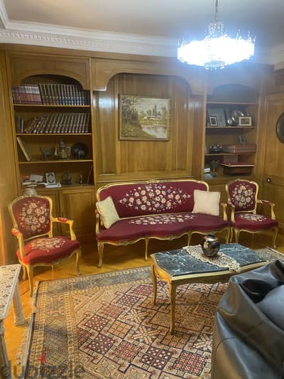 شقة ٣٧٠ م تطل على ميدان هليوبوليس