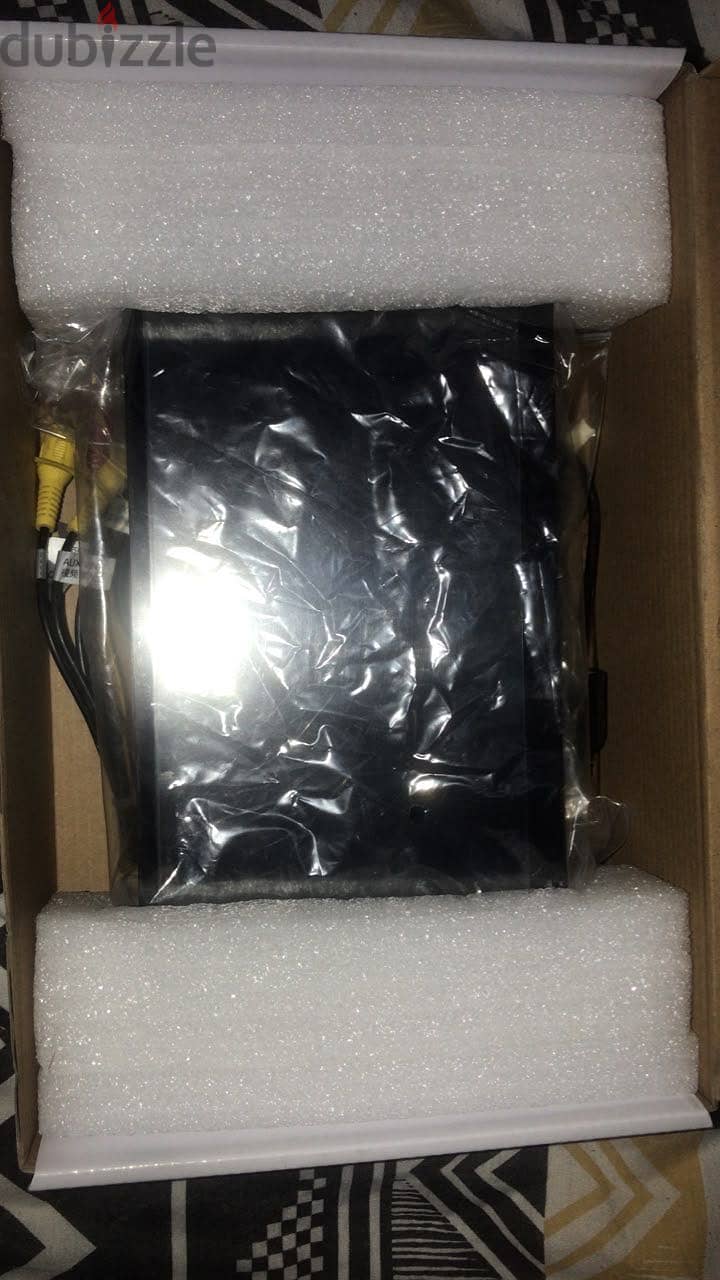Car screen (new condition) 1