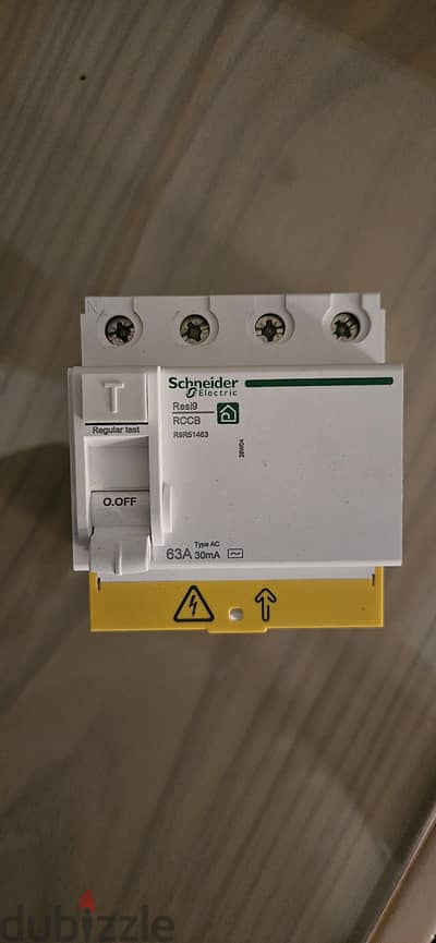 Earth leakage Schneider