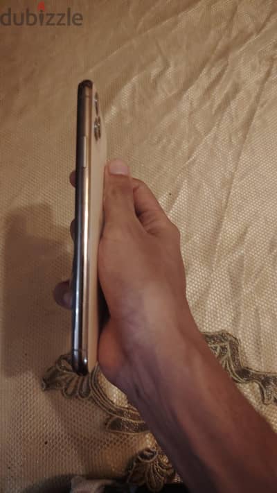 iPhone 11 Pro Max gold حلتو حلوه اوي