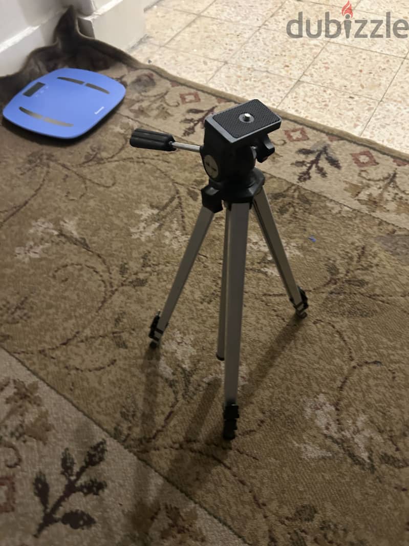 Metal Tripod 1