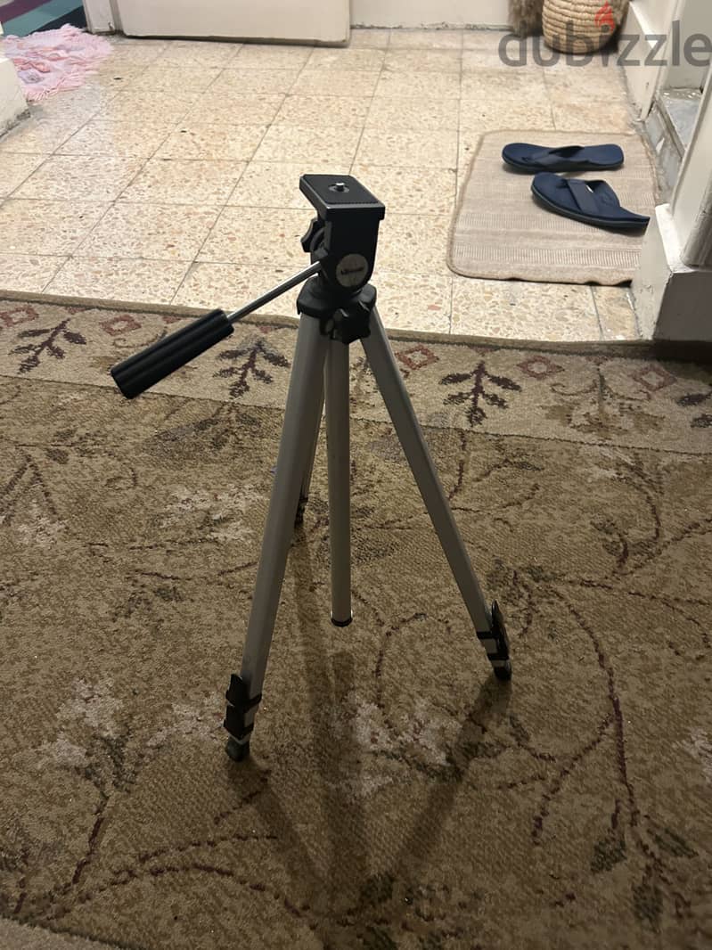 Metal Tripod 3