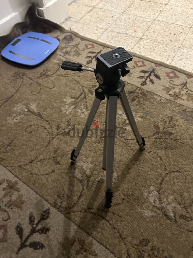 Metal Tripod 4