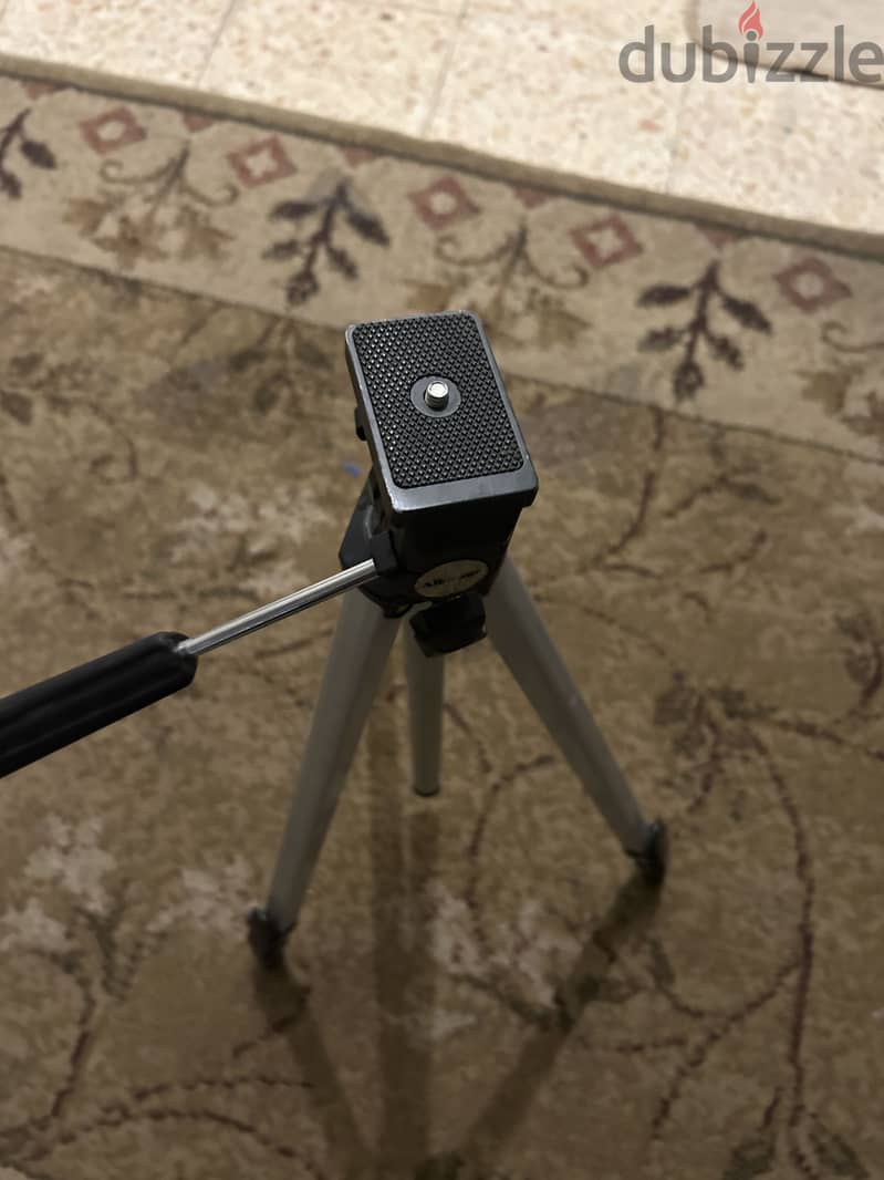 Metal Tripod 5