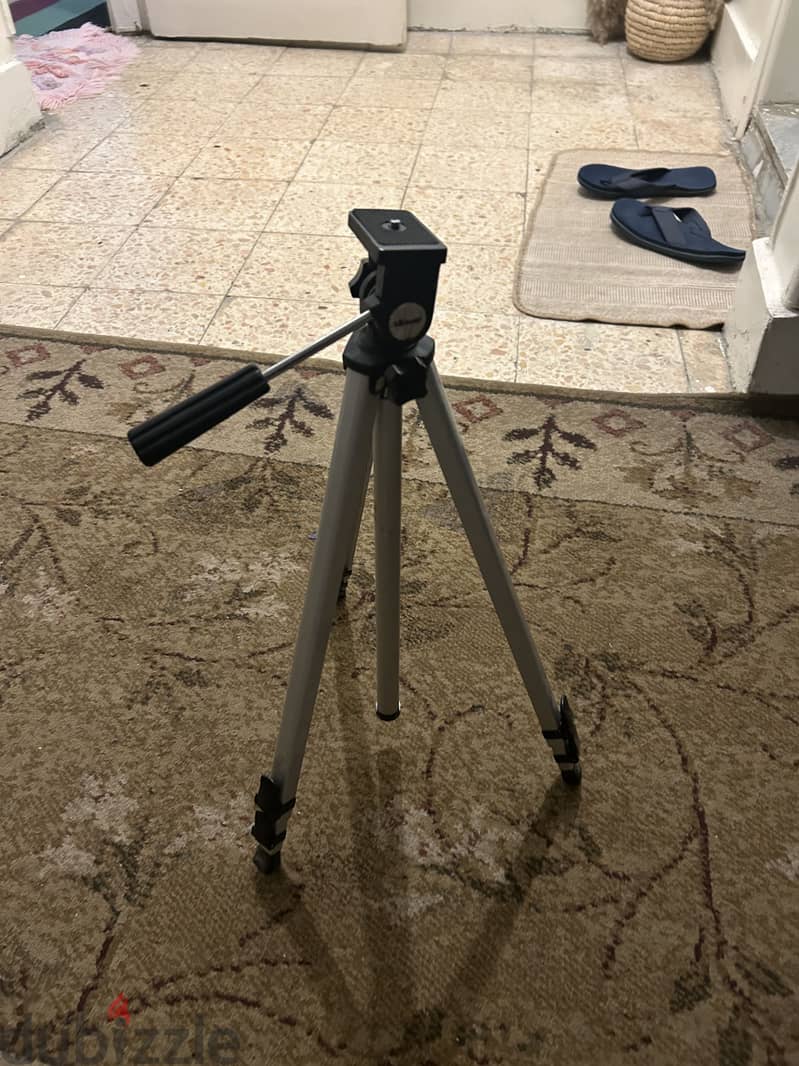 Metal Tripod 6