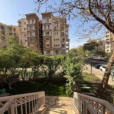 For rent in my city a new law apartment on the ground floor with a garden view and a street next to an open air and services