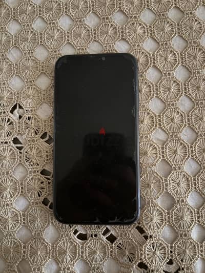 Iphone 11 مفهوش كسر ف شاشاة