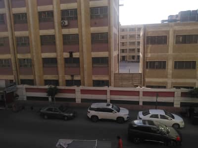 شقه للبيع. شارع الثانويه الرئيسي