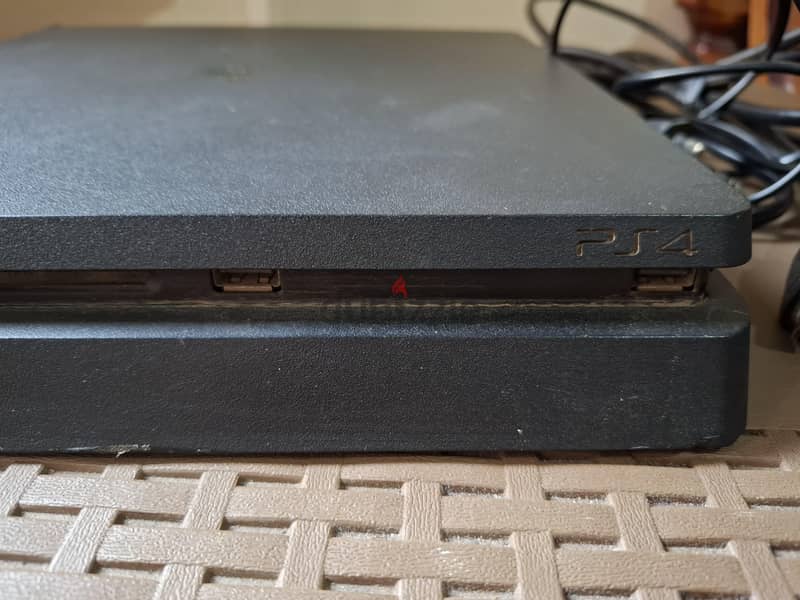 Playstation 4 slim 2